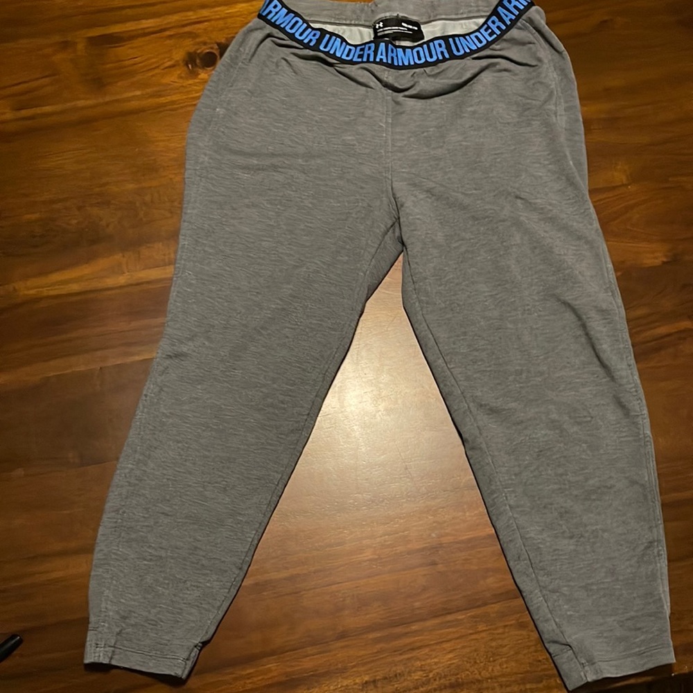 Woman’s Under Armour Jogger pants. Great condition!